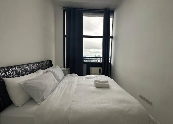 64F Spacious 1 Bedroom Nice View Pool Sauna Gym Manila