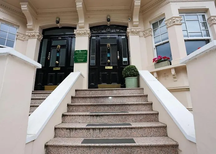 Luxury Apartment I Next To Brighton Beach And Shopping Center