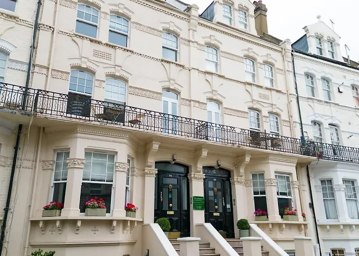 Luxury Apartment I Next To Brighton Beach And Shopping Center