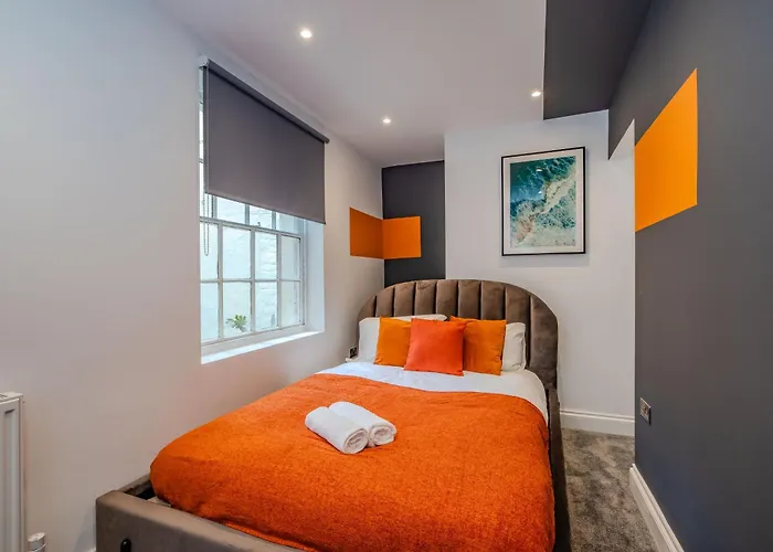 2 Bedroom Flat Next To Brighton Beach