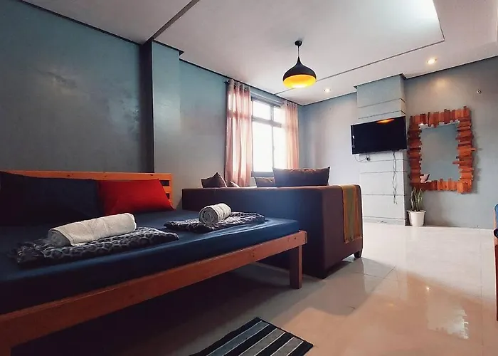 Bombshelter Homestay - Orange Room - Baguio City