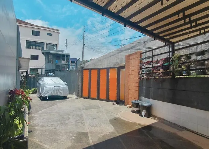 Bombshelter Homestay - Orange Room - Baguio City