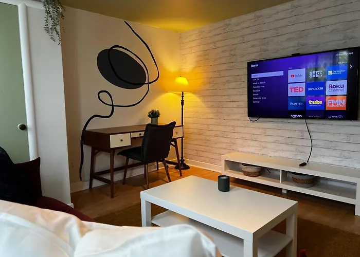 Ferienwohnung Stylish 1-Bdrm Prime Location, Unit 2 Halifax