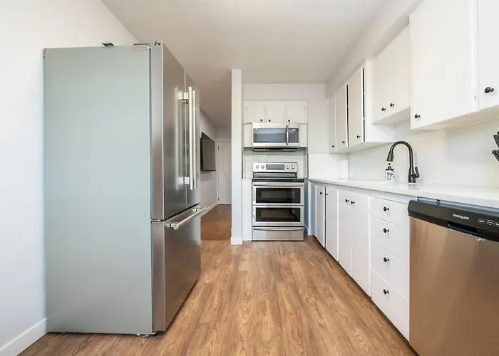 Highland Park Upper Suite YYC