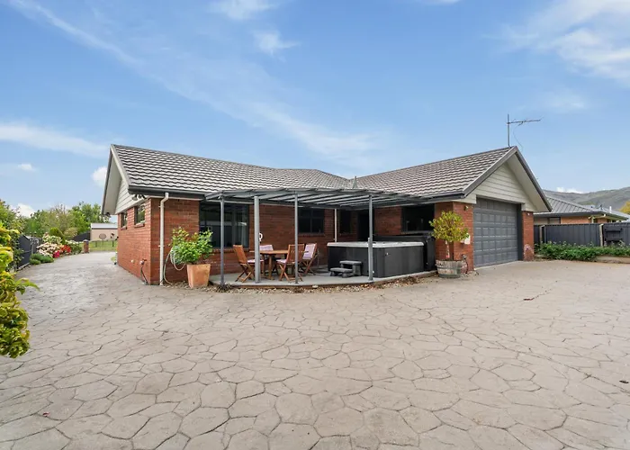 Greenways Escape - Cromwell Holiday Home