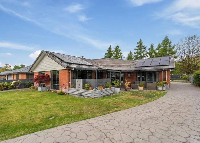 Greenways Escape - Cromwell Holiday Home