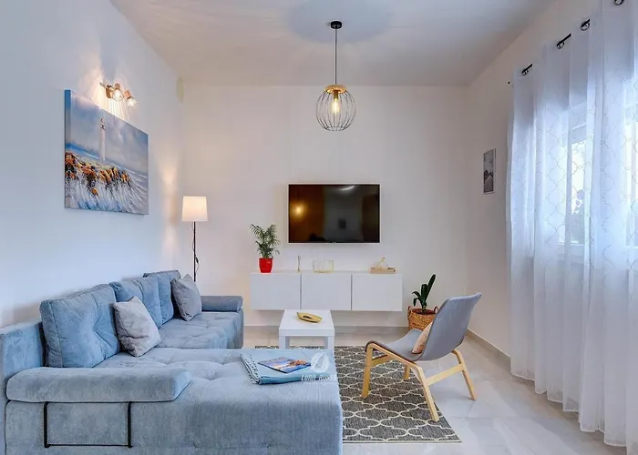 Apartment In Valtura With Family-Friendly Yard Pula