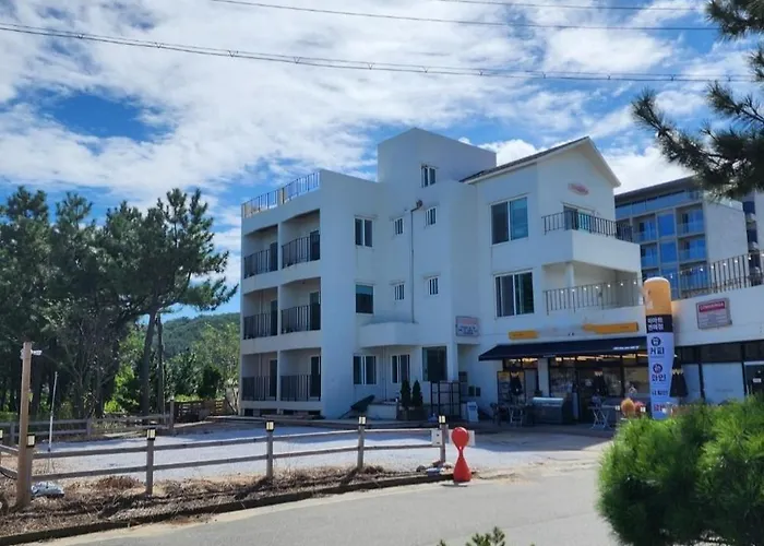 Yangyang Happy House Pension