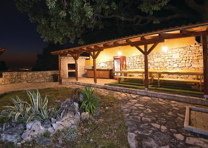 Lovely Home In Podstrana