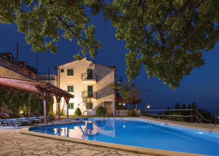 Lovely Home In Podstrana