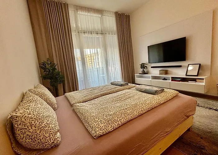 New, Beautiful Apt With Parking In Best Location! Pressburg