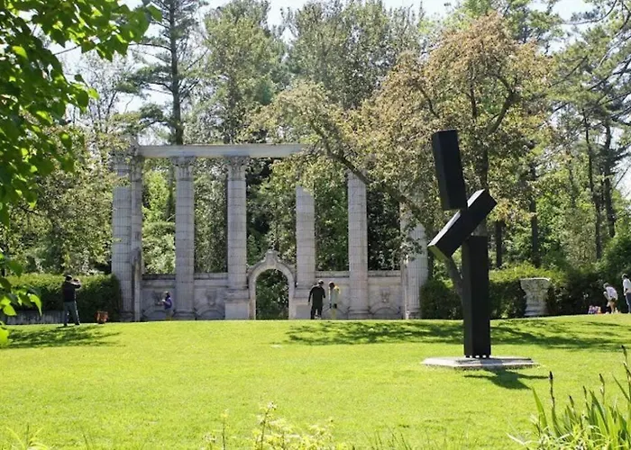 Villa Quaint And Cozy Haven Toronto