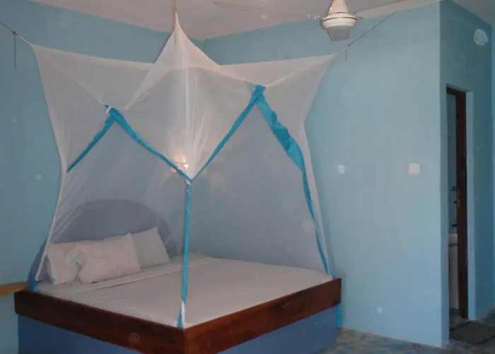 Ramblers Dive Hostel Utende