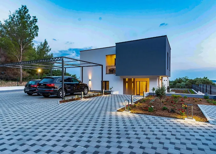 Cozy Home In Orebic With Jacuzzi