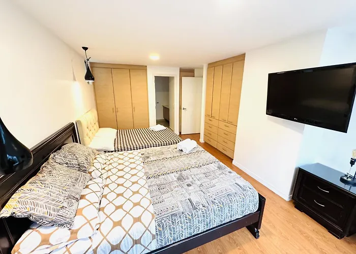 Departamento Amplio Para Familias, De Lujo 3 Habitaciones, 4 Banos, 6 Camas, 10 Personas, Wifi, 2 Parqueaderos Republica De El Salvador Plaza Kendo Quito