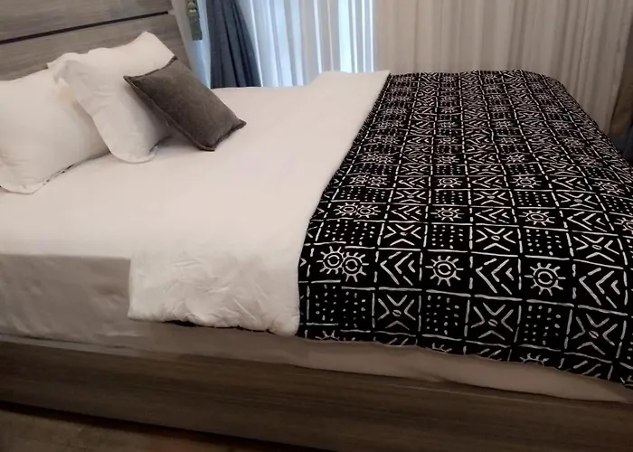 Hotel C I S Lomé