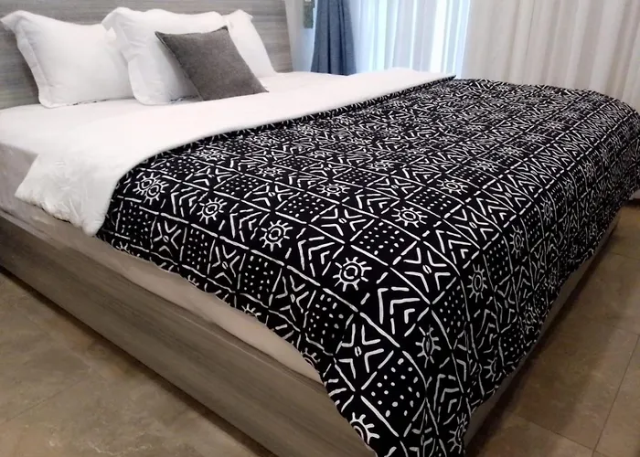 Hotel C I S Lomé