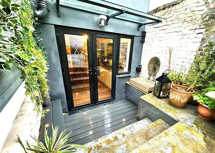 Ferienwohnung Modern Flat With King Bed, Garden & Outdoor Dining London