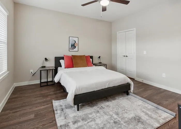 C Creek 4306 I New Construction 1Bd Apt I Gated Houston