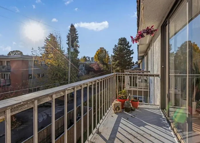 Adorable 1-Bedroom Apartment On Kitsilano Beach Vancouver