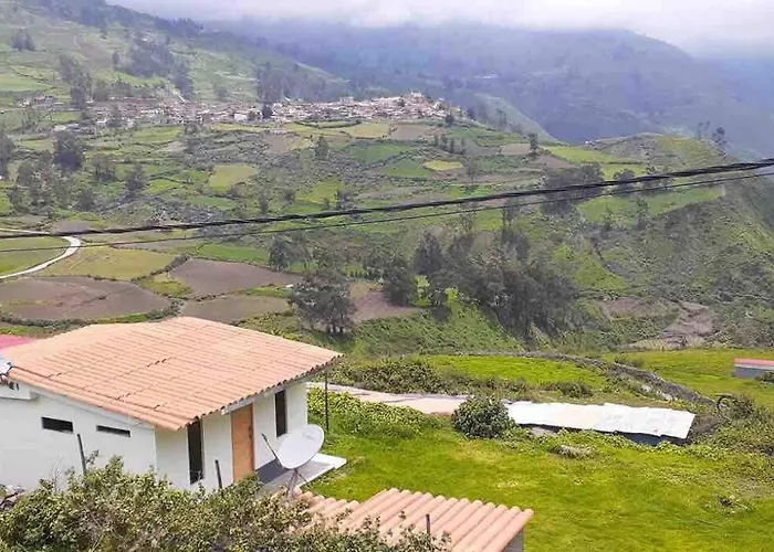 Casa Con Impresionante Vista A Las Montanas Y Cascada En Canta