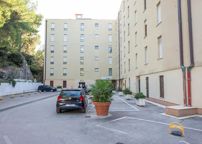 Apartments Residence Suits Lav Podstrana