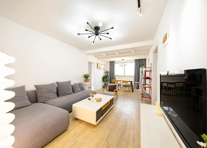Jinan Apt,3 Bedrooms,2 Bathrooms,Jing'An District Shanghai