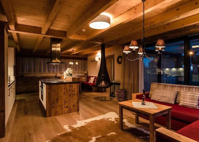 Luxusni Tyrolsky Chalet S Virivkou V Parkhotelu Villa Resort & Organic Spa Budweis