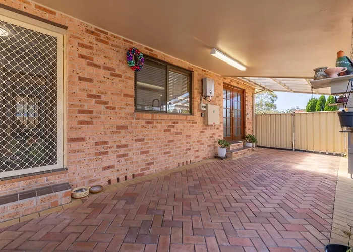 Villa 4 Gilchrist Rd - Pet Friendly, Air Con, Wi-Fi Salamander Bay