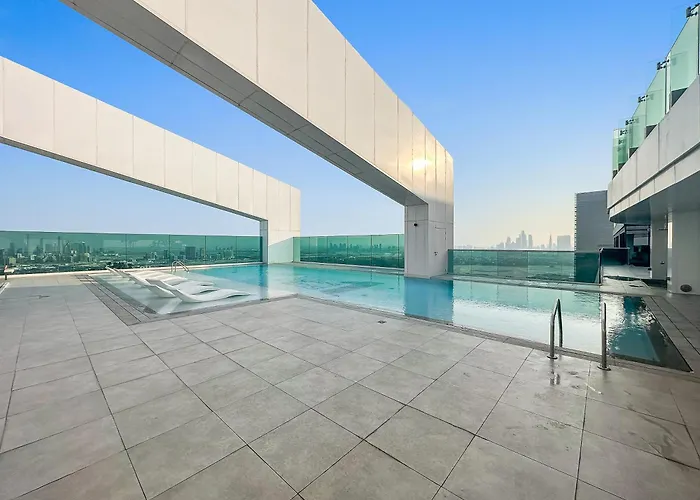 Dubai Skyline Escape 2Br Sky Track & Rooftop Pool