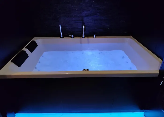 Urban Elite Private 2 Person Jacuzzi Hanza Tower Stettin