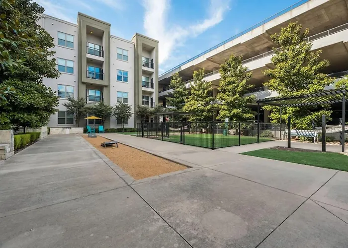 Nice 2Br I Pool I Gym I Free Parking I Workspace Dallas