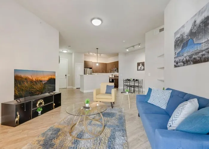 Nice 2Br I Pool I Gym I Free Parking I Workspace Dallas