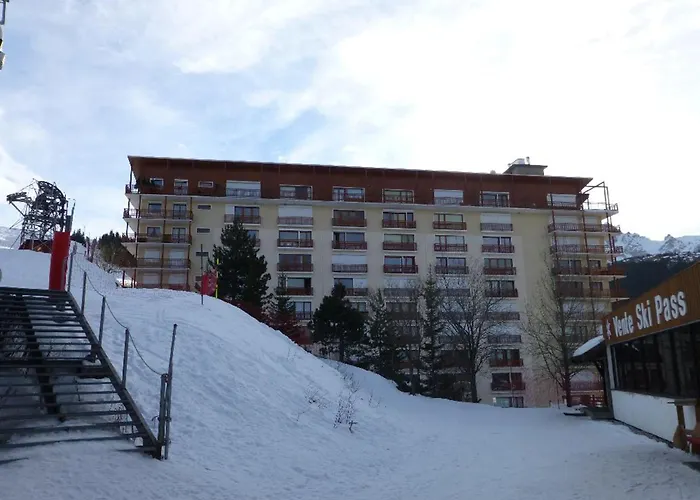 Charmant 2 Pieces Au Centre De Courchevel Avec Acces Skis Aux Pieds - Fr-1-514-65