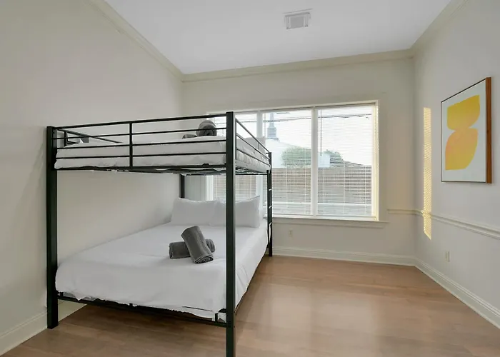 Charming 4Br Holiday Home In Houston Heights