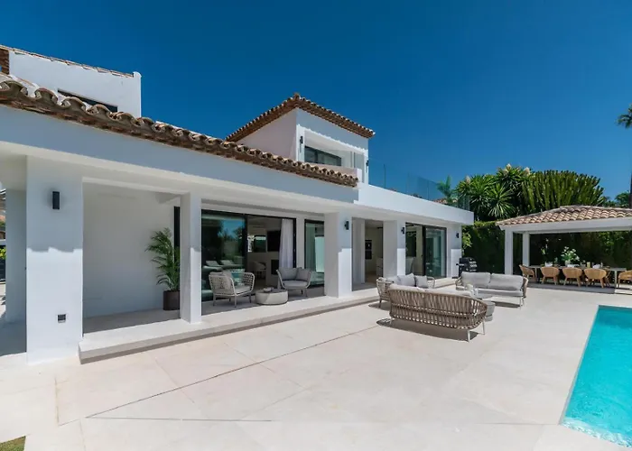 Luxury 5 Bed Villa - Heated Pool Marbella