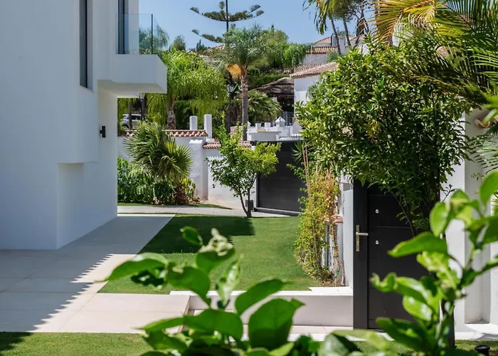 Luxury 5 Bed Villa - Heated Pool Marbella