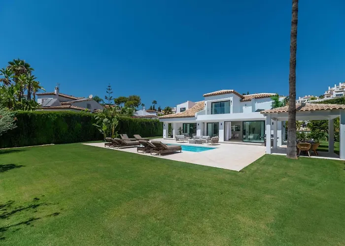 Luxury 5 Bed Villa - Heated Pool Marbella
