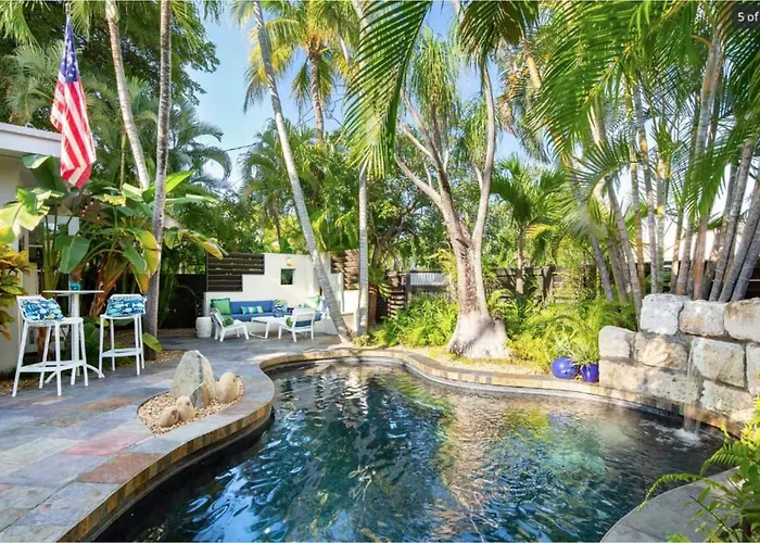 New Hidden Oasis- Waterfall Pool Close To Beach Key West