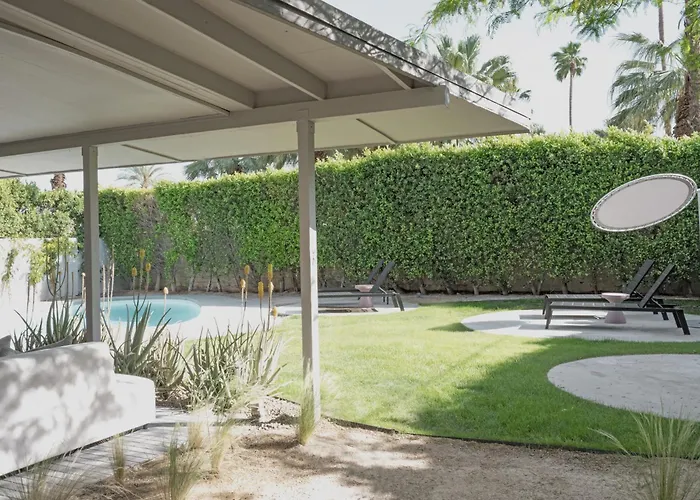 Meiselman Mid Mod Pool And Spa In Sunrise Park Palm Springs