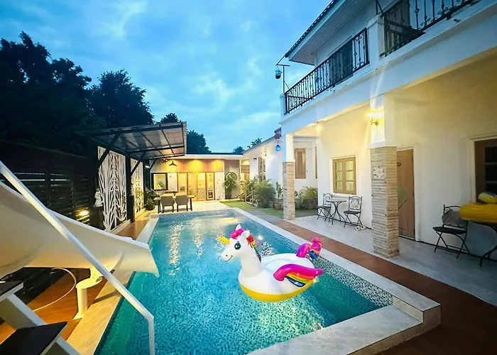 Chawee Pool Villa Cha-am