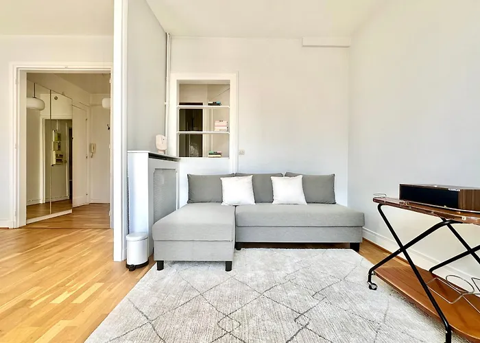 Spacious Apartment Near Montparnasse Bausset 6Th Paris