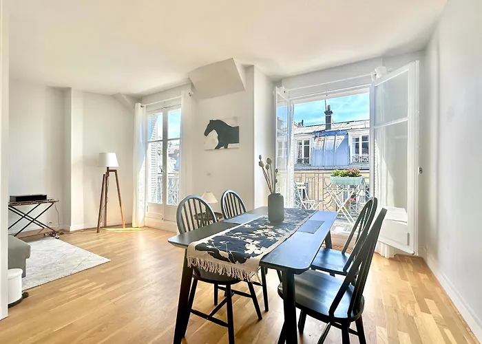 Spacious Apartment Near Montparnasse Bausset 6Th Paris