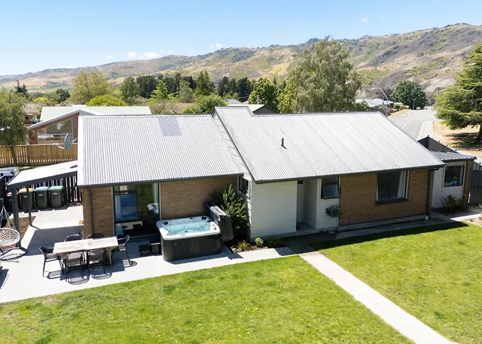 Family Holiday Home And Spa In Sunny Cromwell