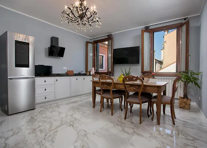 Ferienwohnung San Marco Elegant - Vista Sul Campanile Venedig