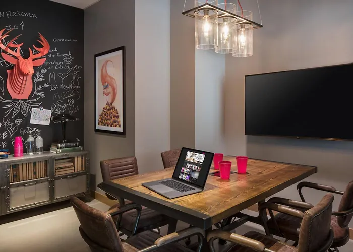 Hotel Moxy Seattle Downtown