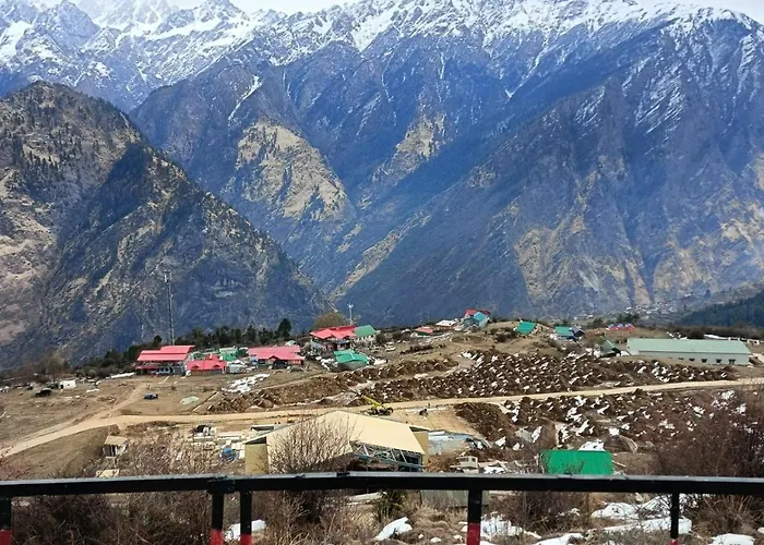 Nanda Devi Stays Joshīmath