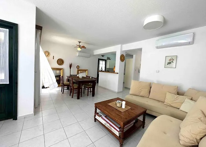 New Cozy Villa Near The Sea! Paphos
