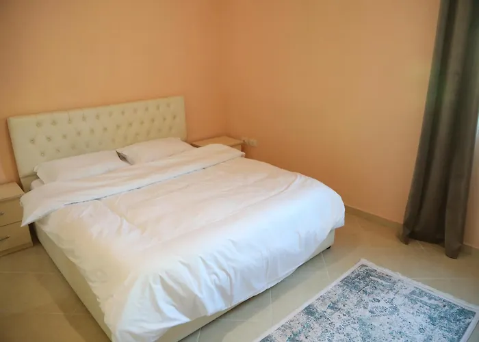 Ferienwohnung The Bllok Spot Tirana