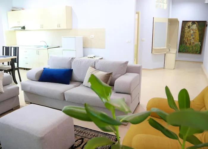 Ferienwohnung The Bllok Spot Tirana